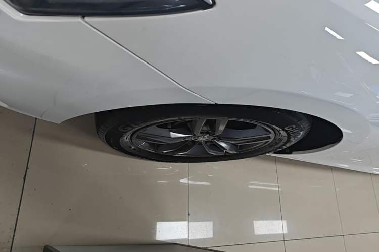 Used BYD Qin Pro 2020 Beyond Edition 1.5TI Automatic Prestige Version Left Front Wheel Hub