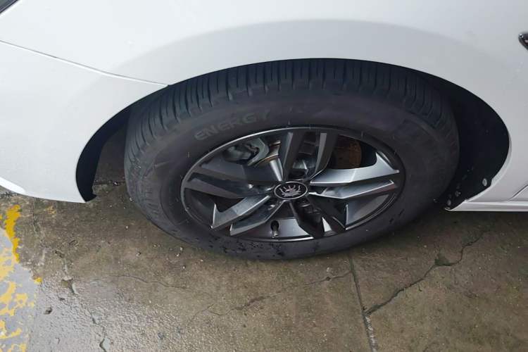 Used BYD Qin Pro 2020 Beyond Edition 1.5TI Manual Luxury Version Left Front Wheel Hub