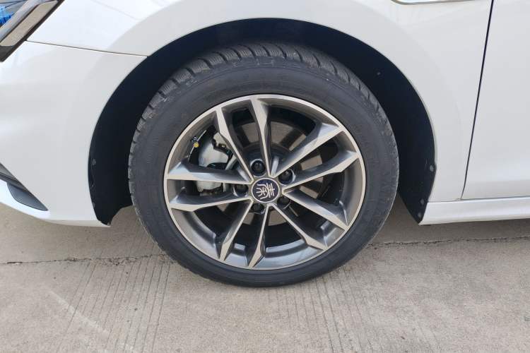 Used BYD Qin Pro 2020 Beyond Edition 1.5TI Automatic Flagship Version Left Front Wheel Hub