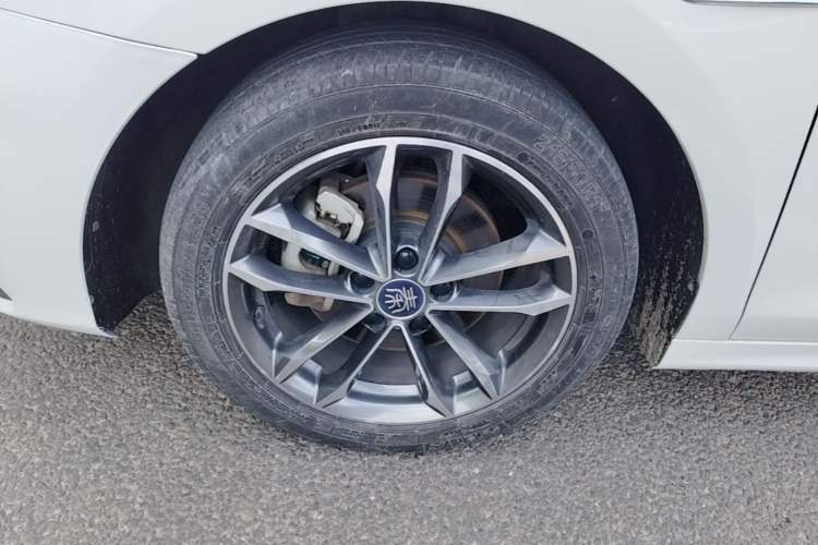 Used BYD Qin Pro 2020 Beyond Edition 1.5TI Automatic Flagship Version Left Front Wheel Hub