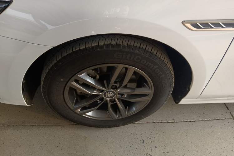Used BYD Qin Pro 2020 Beyond Edition 1.5TI Automatic Prestige Version Left Front Wheel Hub