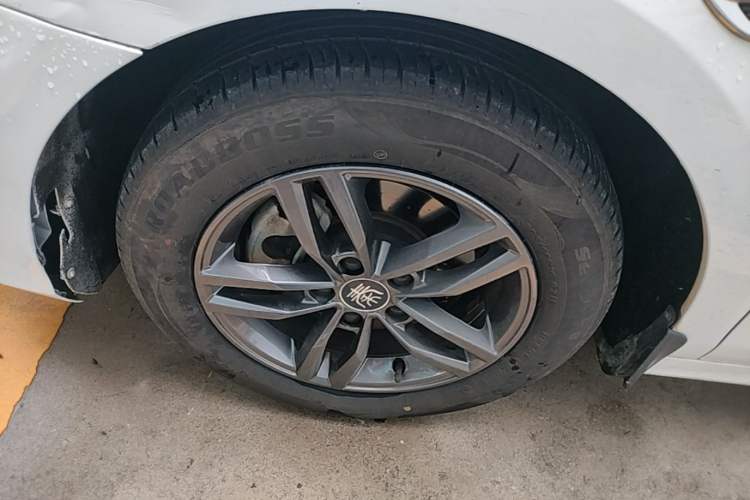 Used BYD Qin Pro 2020 Beyond Edition 1.5TI Automatic Prestige Version Left Front Wheel Hub