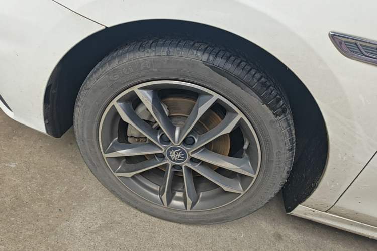 Used BYD Qin Pro 2020 Beyond Edition 1.5TI Automatic Flagship Version Left Front Wheel Hub
