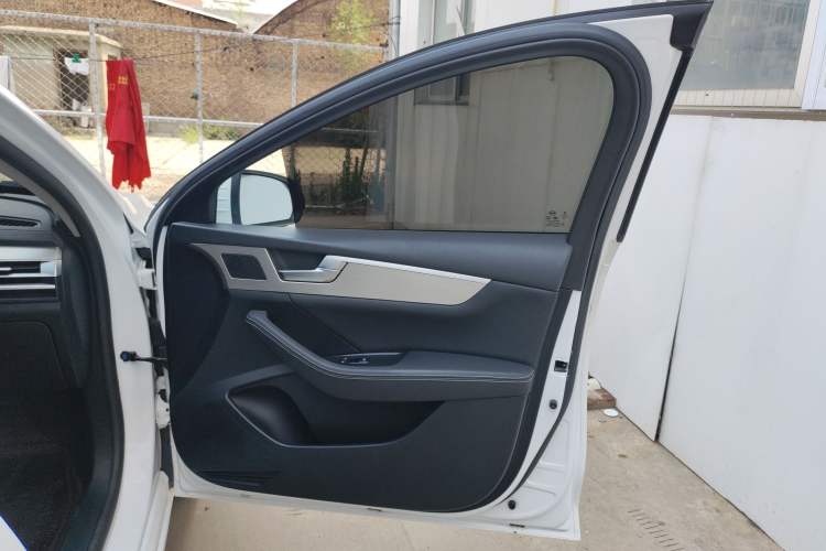 Used BYD Qin Pro 2020 Beyond Edition 1.5TI Automatic Flagship Version Right Front Door Interior