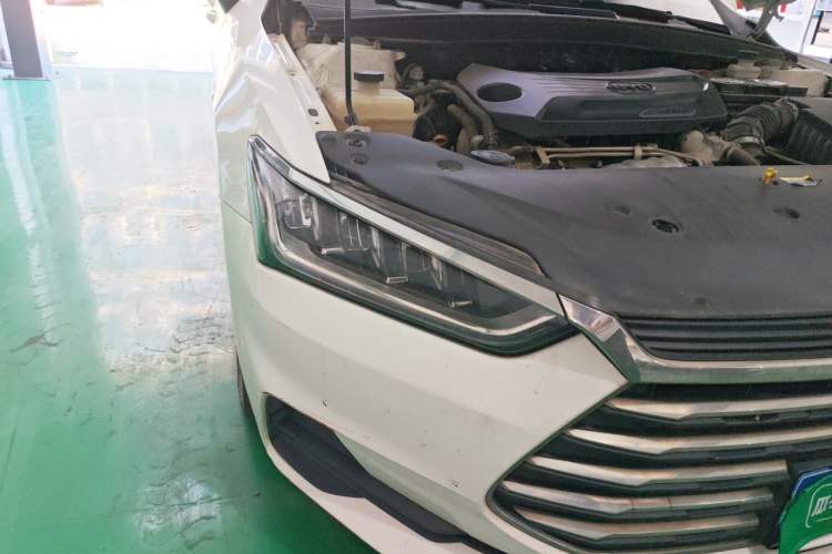 Used BYD Qin Pro 2020 Beyond Edition 1.5TI Automatic Flagship Version Right Front Headlight