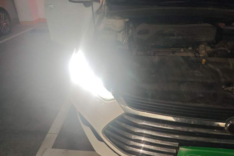Used BYD Qin Pro 2020 Beyond Edition 1.5TI Automatic Flagship Version Right Front Headlight