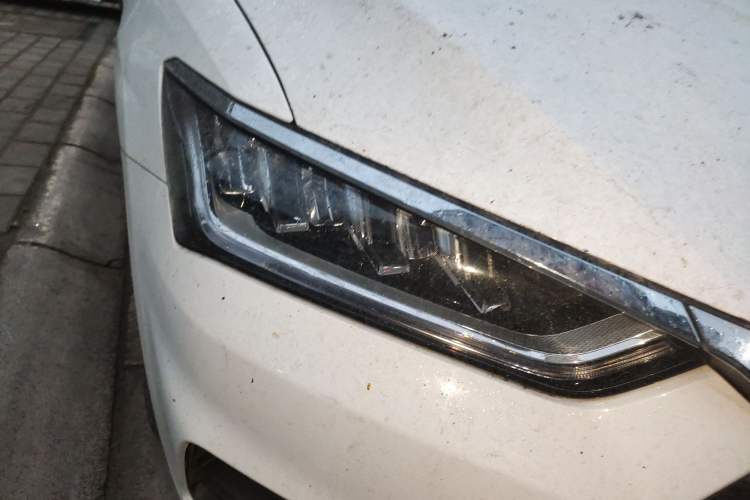 Used BYD Qin Pro 2020 Beyond Edition 1.5TI Manual Luxury Version Right Front Headlight