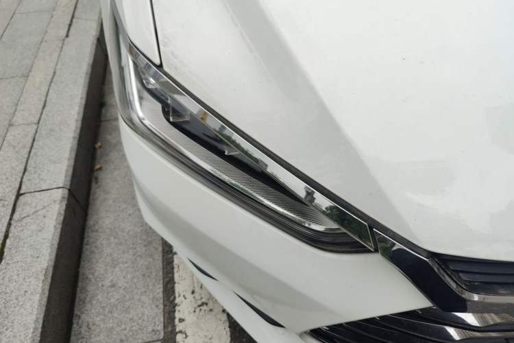 Used BYD Qin Pro 2020 Beyond Edition 1.5TI Automatic Flagship Version Right Front Headlight