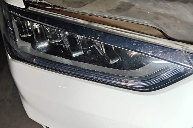 Used BYD Qin Pro 2020 Beyond Edition 1.5TI Automatic Flagship Version Right Front Headlight