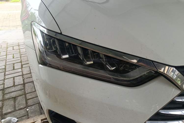 Used BYD Qin Pro 2020 Beyond Edition 1.5TI Automatic Prestige Version Right Front Headlight