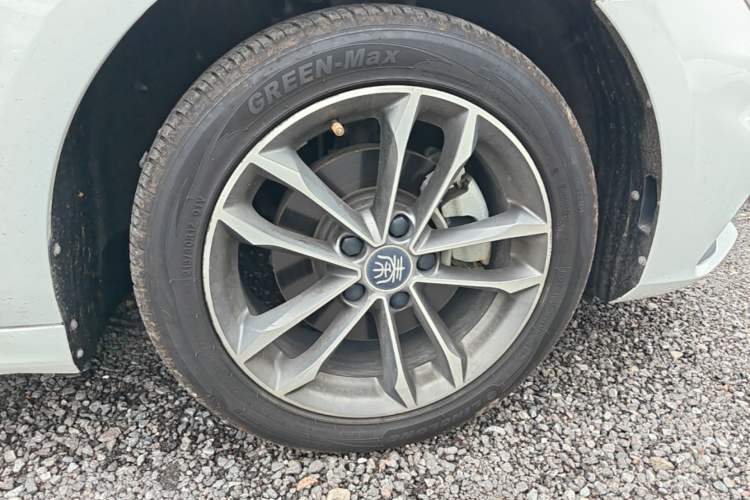 Used BYD Qin Pro 2020 Beyond Edition 1.5TI Automatic Flagship Version Right Front Wheel Hub