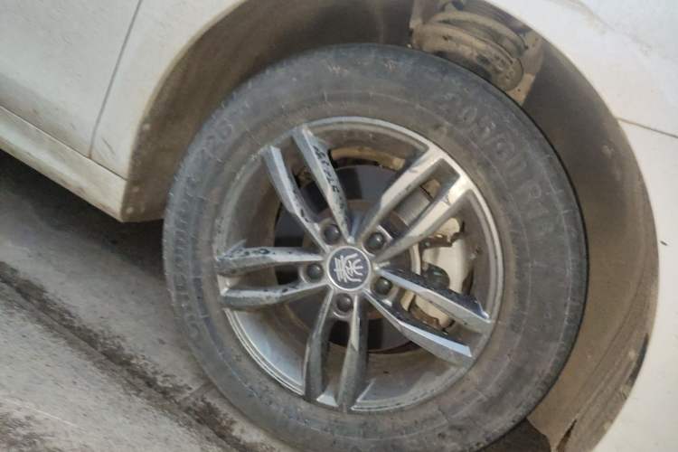 Used BYD Qin Pro 2020 Beyond Edition 1.5TI Manual Luxury Version Right Front Wheel Hub