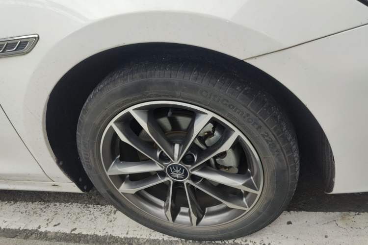 Used BYD Qin Pro 2020 Beyond Edition 1.5TI Automatic Flagship Version Right Front Wheel Hub