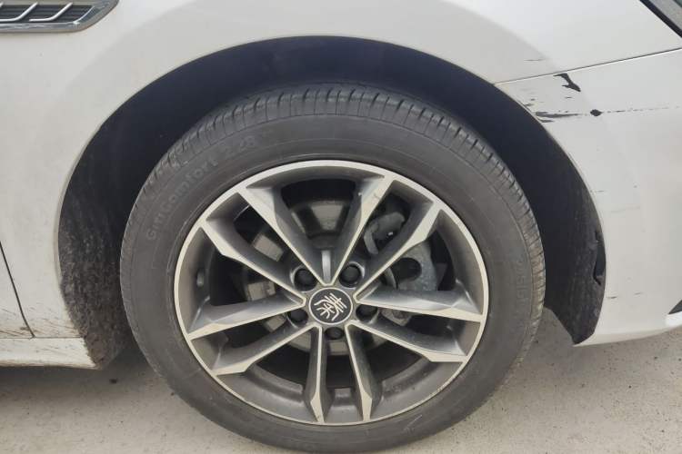 Used BYD Qin Pro 2020 Beyond Edition 1.5TI Automatic Flagship Version Right Front Wheel Hub