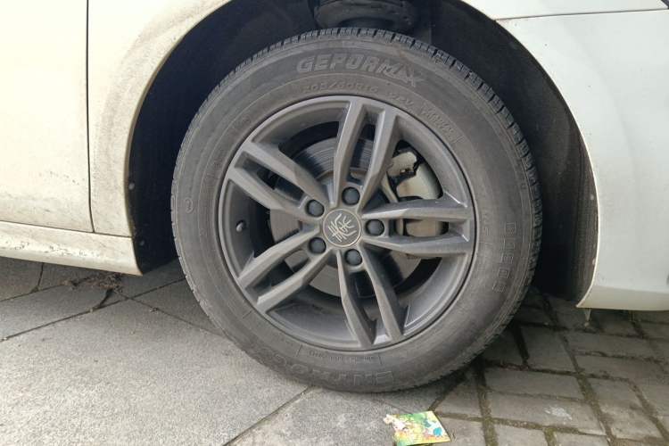 Used BYD Qin Pro 2020 Beyond Edition 1.5TI Automatic Prestige Version Right Front Wheel Hub