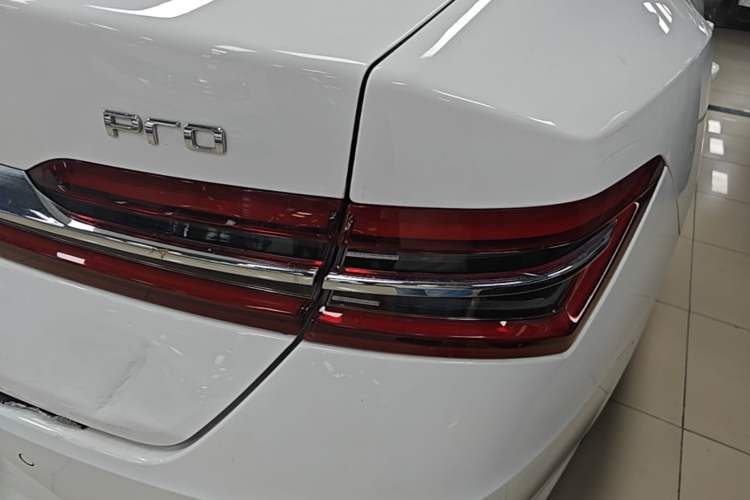 Used BYD Qin Pro 2020 Beyond Edition 1.5TI Automatic Prestige Version Right Rear Taillight