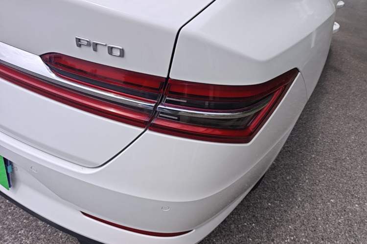 Used BYD Qin Pro 2020 Beyond Edition 1.5TI Automatic Flagship Version Right Rear Taillight