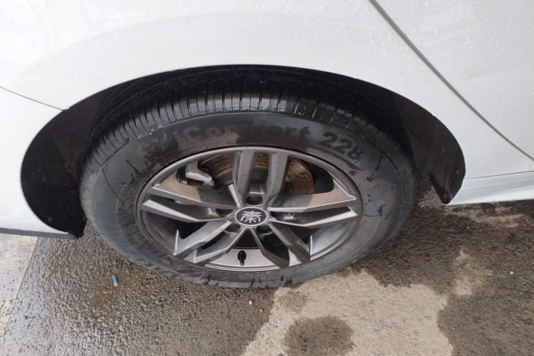 Used BYD Qin Pro 2020 Beyond Edition 1.5TI Automatic Prestige Version Right Rear Wheel Hub