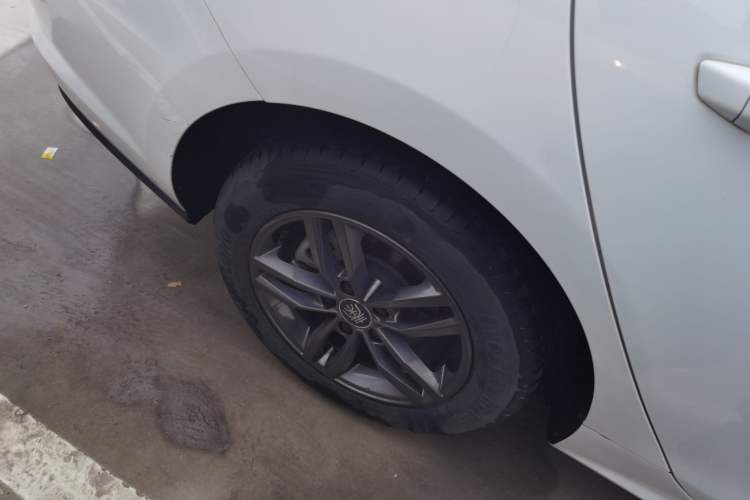 Used BYD Qin Pro 2020 Beyond Edition 1.5TI Automatic Prestige Version Right Rear Wheel Hub