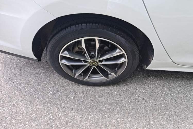 Used BYD Qin Pro 2020 Beyond Edition 1.5TI Automatic Flagship Version Right Rear Wheel Hub
