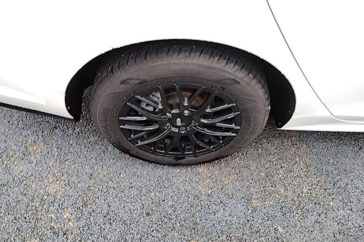 Used BYD Qin Pro 2020 Beyond Edition 1.5TI Automatic Prestige Version Right Rear Wheel Hub