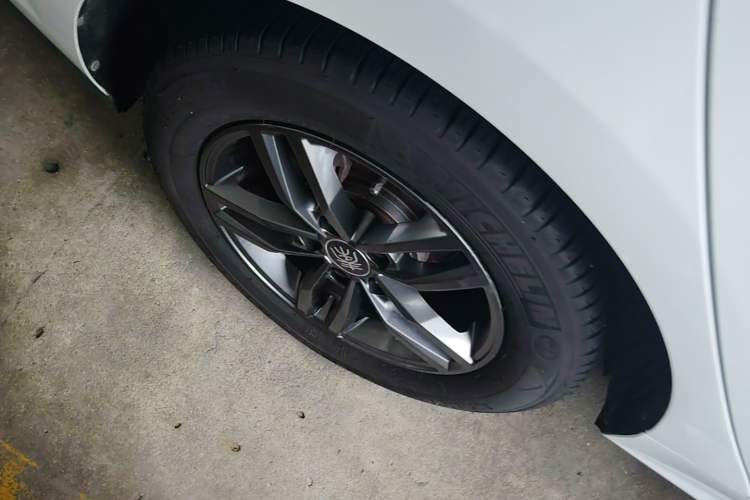Used BYD Qin Pro 2020 Beyond Edition 1.5TI Manual Luxury Version Right Rear Wheel Hub