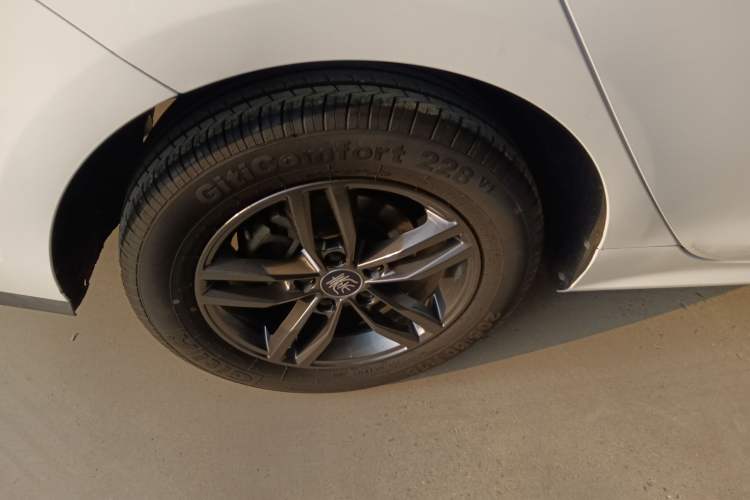 Used BYD Qin Pro 2020 Beyond Edition 1.5TI Automatic Prestige Version Right Rear Wheel Hub