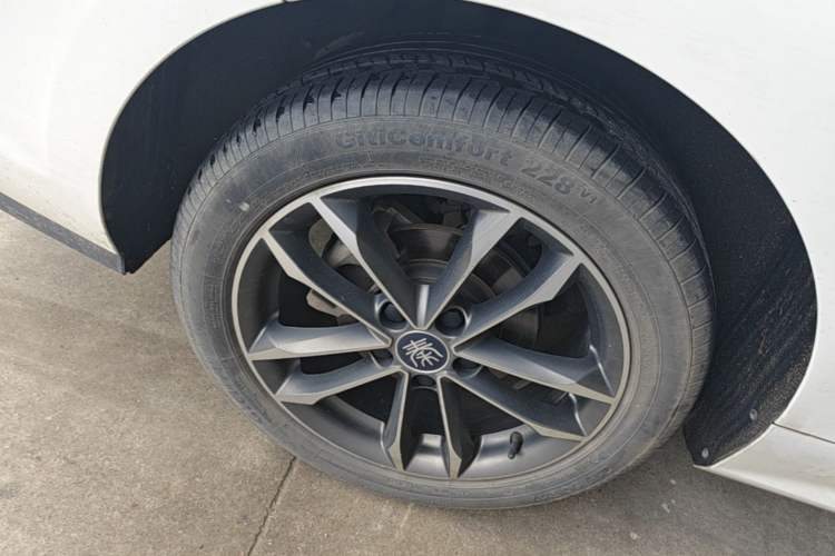 Used BYD Qin Pro 2020 Beyond Edition 1.5TI Automatic Flagship Version Right Rear Wheel Hub