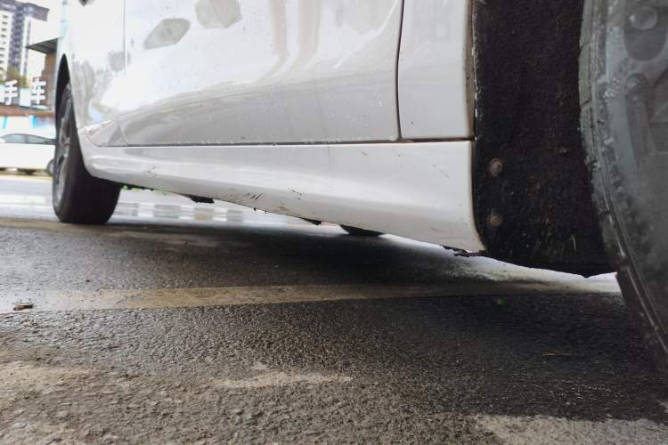 Used BYD Qin Pro 2020 Beyond Edition 1.5TI Automatic Prestige Version Right Side Sill