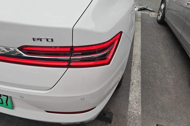 Used BYD Qin Pro New Energy 2019 EV Super Edition High-Power Smart Connect & Premium Model Right Rear Taillight
