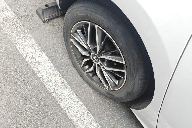 Used BYD Qin Pro New Energy 2019 EV Super Edition High-Power Smart Connect & Premium Model Right Rear Wheel Hub