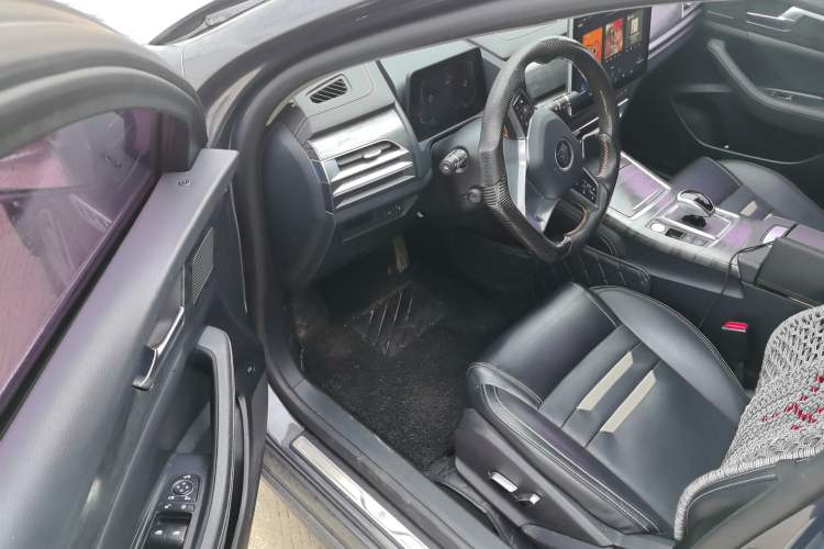 Used BYD Qin Pro New Energy 2018 DM 1.5TI Automatic Smart Connect Elite Model Driver Seat