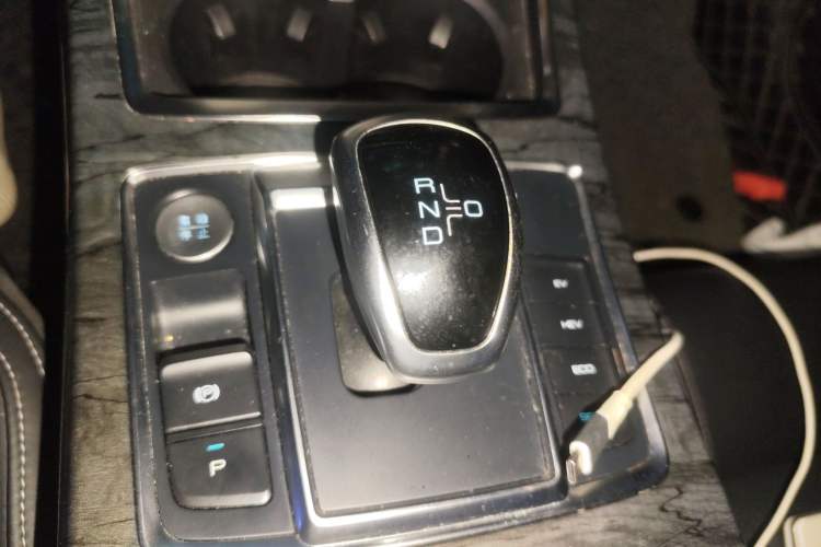 Used BYD Qin Pro New Energy 2018 DM 1.5TI Automatic Smart Connect Elite Model Gear Lever