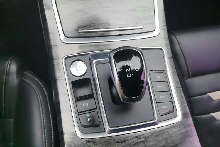 Used BYD Qin Pro New Energy 2018 DM 1.5TI Automatic Smart Connect Elite Model Gear Lever