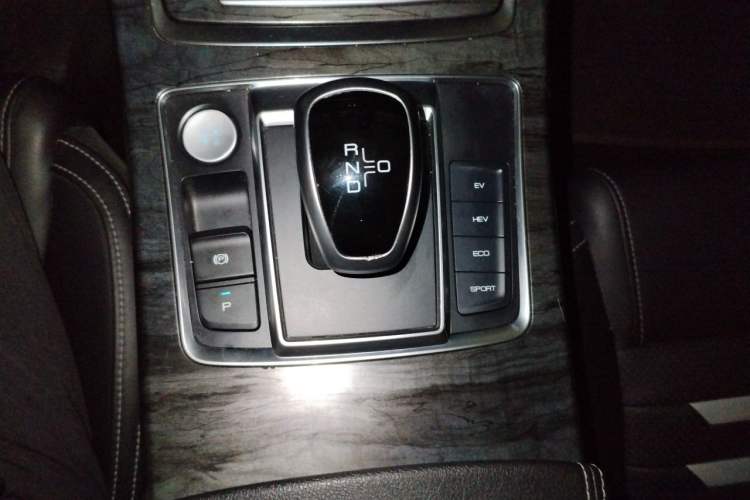 Used BYD Qin Pro New Energy 2018 DM 1.5TI Automatic Smart Connect Elite Model Gear Lever