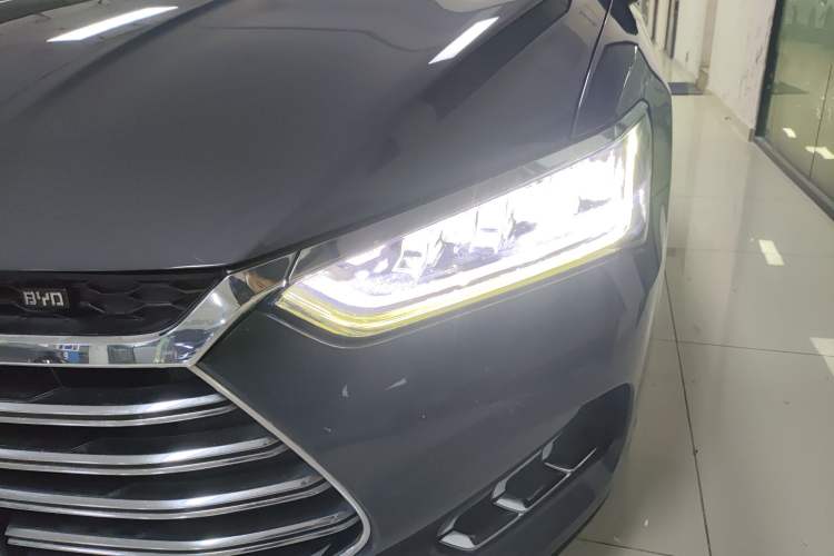 Used BYD Qin Pro New Energy 2018 DM 1.5TI Automatic Smart Connect Elite Model Left Front Headlight