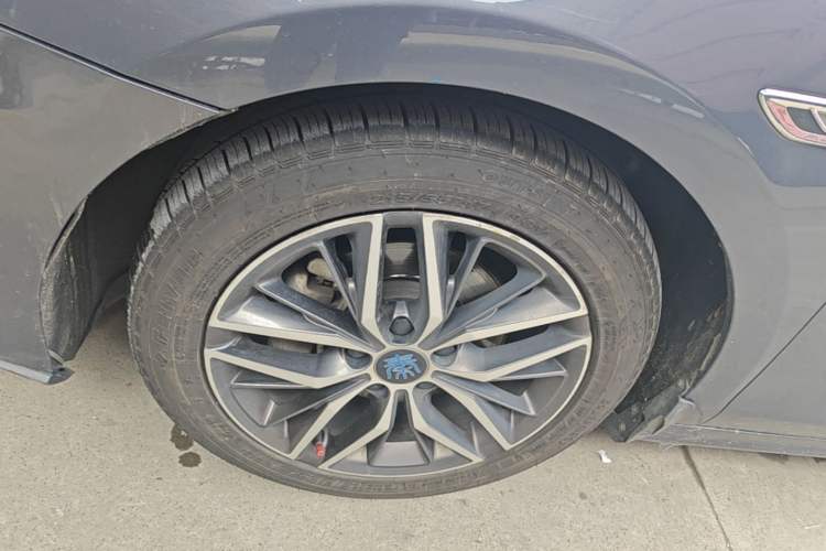 Used BYD Qin Pro New Energy 2018 DM 1.5TI Automatic Smart Connect Elite Model Left Front Wheel Hub