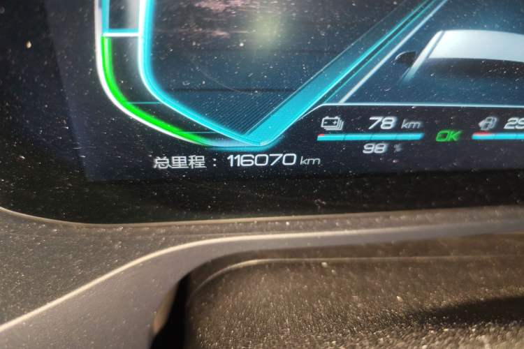 Used BYD Qin Pro New Energy 2018 DM 1.5TI Automatic Smart Connect Elite Model Odometer Close Up