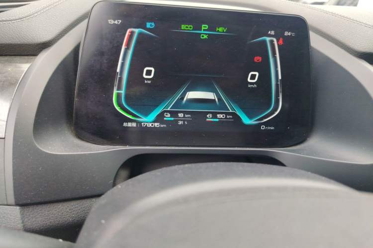 Used BYD Qin Pro New Energy 2018 DM 1.5TI Automatic Smart Connect Elite Model Odometer Close Up
