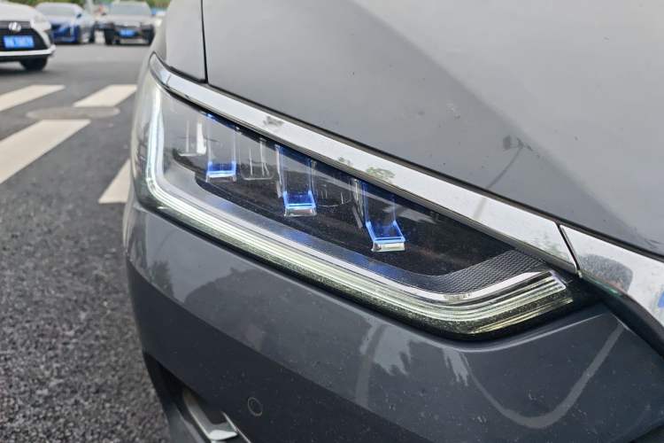Used BYD Qin Pro New Energy 2018 EV500 Smart Connect Elite Model Right Front Headlight