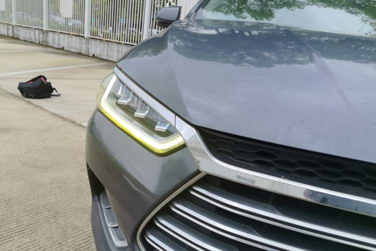 Used BYD Qin Pro New Energy 2018 DM 1.5TI Automatic Smart Connect Elite Model Right Front Headlight