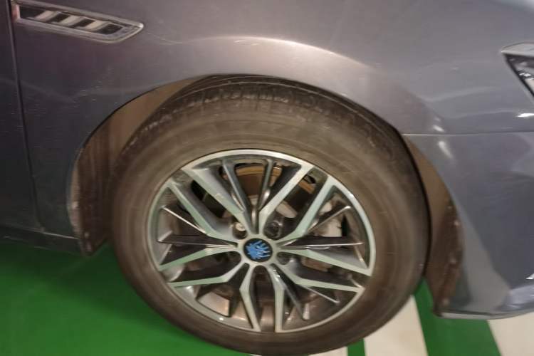 Used BYD Qin Pro New Energy 2018 EV500 Smart Connect Elite Model Right Front Wheel Hub