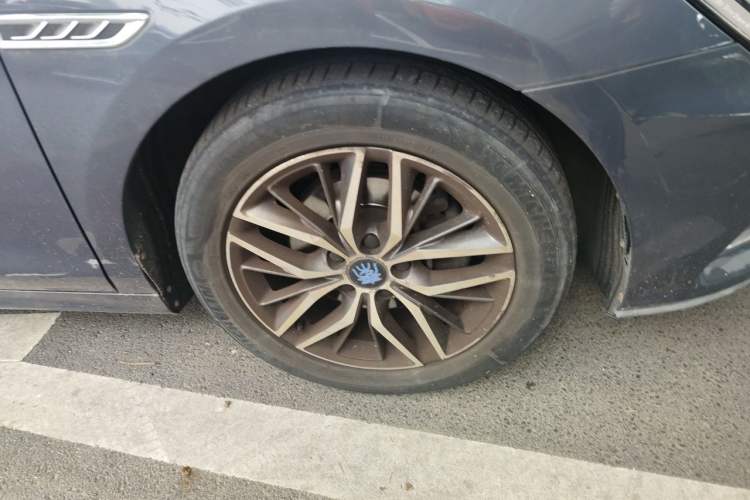 Used BYD Qin Pro New Energy 2018 DM 1.5TI Automatic Smart Connect Elite Model Right Front Wheel Hub