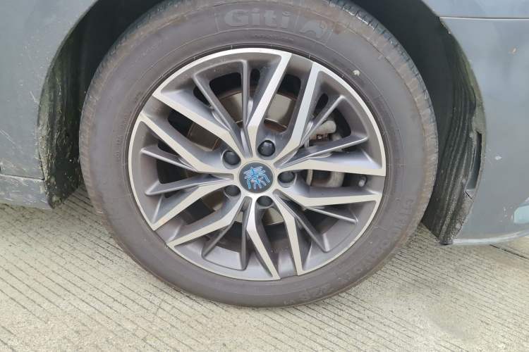 Used BYD Qin Pro New Energy 2018 DM 1.5TI Automatic Smart Connect Elite Model Right Front Wheel Hub