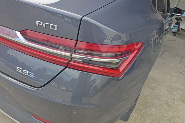 Used BYD Qin Pro New Energy 2018 DM 1.5TI Automatic Smart Connect Elite Model Right Rear Taillight