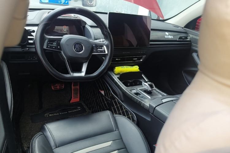 Used BYD Qin Pro New Energy 2018 DM 1.5TI Automatic Smart Connect Elite Model Center Console