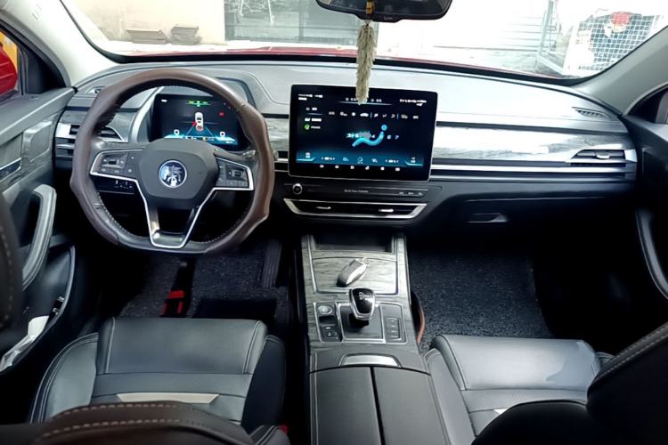 Used BYD Qin Pro New Energy 2018 DM 1.5TI Automatic Smart Connect Elite Model Center Console