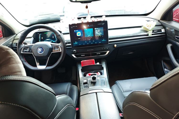 Used BYD Qin Pro New Energy 2018 DM 1.5TI Automatic Smart Connect Elite Model Center Console