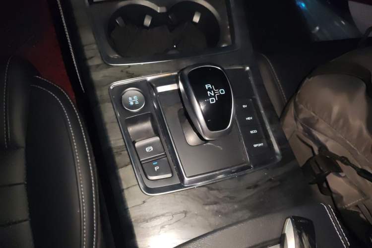 Used BYD Qin Pro New Energy 2018 DM 1.5TI Automatic Smart Connect Enjoyment Model Gear Lever