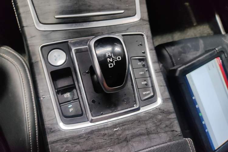 Used BYD Qin Pro New Energy 2018 DM 1.5TI Automatic Smart Connect Elite Model Gear Lever